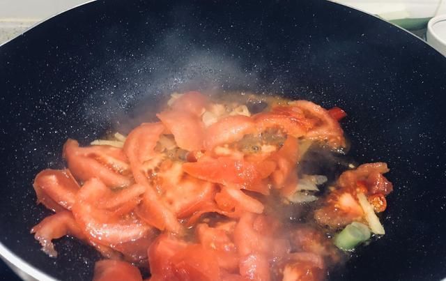 周末|宅在家的周末午餐,三口人4个菜,有肉有鱼有凉菜,好吃还解馋