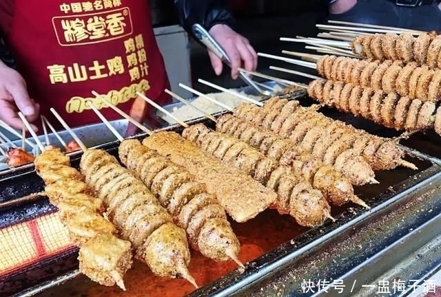 老板|馋到灵魂!陕视新闻记者采访,遭遇最“傲娇”烤肉店老板“狂怼”