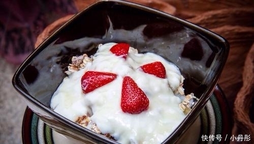 补钙|夜宵不吃炸鸡、泡面吃什么?营养师:喝酸奶解饱、吃毛豆补钙