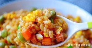 玉米|酱油炒饭+胡萝卜 玉米,营养美味简单