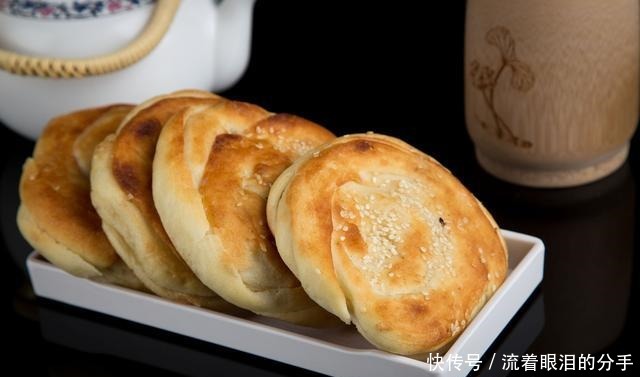 油酥烧饼|烧饼还是油酥的好，学会这个做法，出门在外也能吃上美味的烧饼