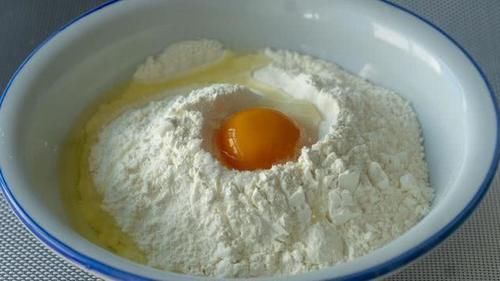  劲道|面条别再手擀了，用4根筷子做面，不用擀不用抻，劲道弹牙超过瘾