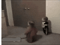 兄弟|搞笑GIF:兄弟,先把刀收起来,我就是过来看看