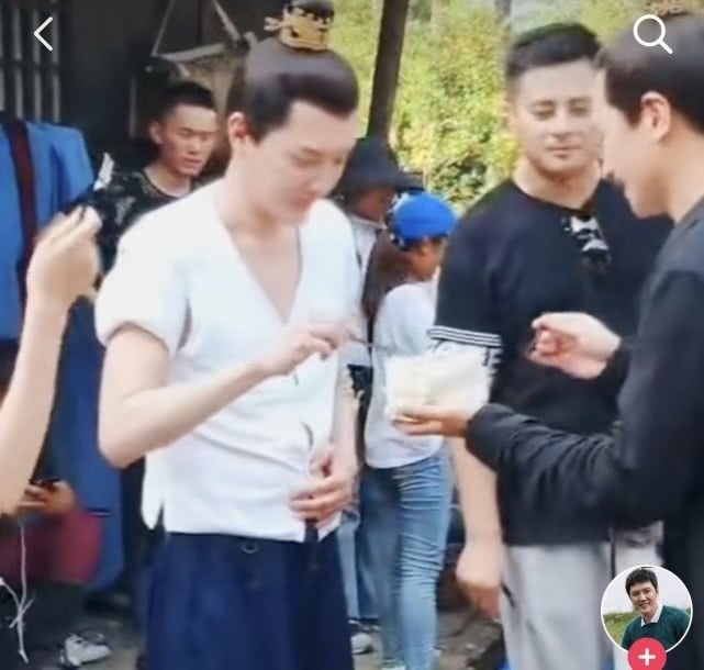  入口|忘了“胡辣汤”事件郑爽用自己入口的勺，吃许魏洲的冰淇淋