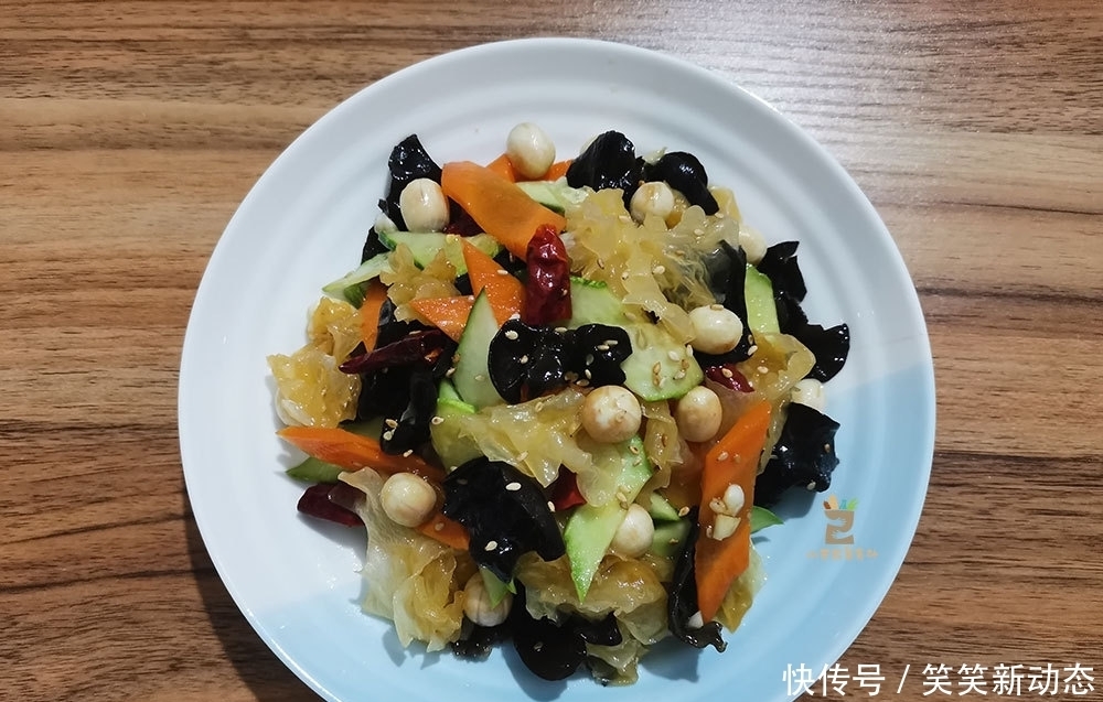  好吃|凉拌银耳，用不用焯水？大厨教你正确做法，脆嫩爽口，好吃又营养