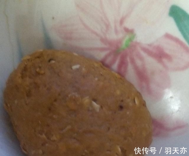  燕麦|用燕麦代替三分之一的面粉，用红糖代替糖，这些饼干既低脂又好吃