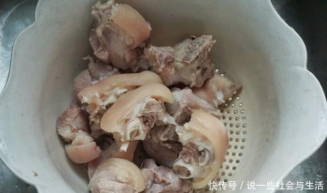 入口|猪脚加了一勺这个,味道香浓醇厚,入口肥而不腻,真是越吃越上瘾