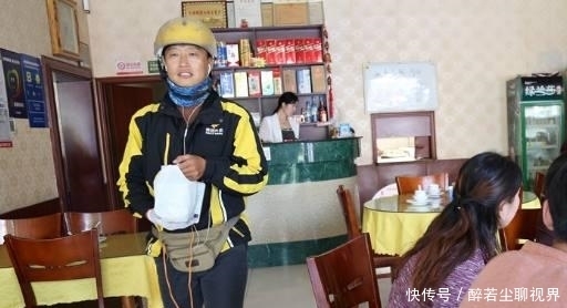 回到|男子让外卖小哥带瓶水，小哥忘带被给差评，下班回到家男子傻了眼