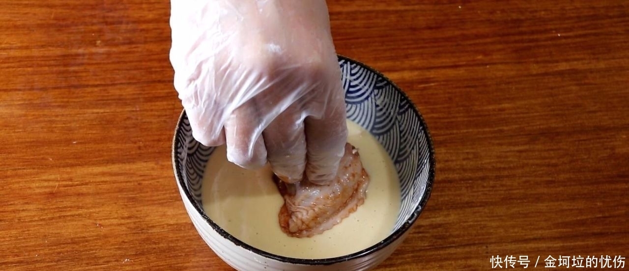 鸡翅|我教你怎么用酱油炒鸡翅。吃东西的时候不需要吐骨头。鸡肉又嫩又多汁