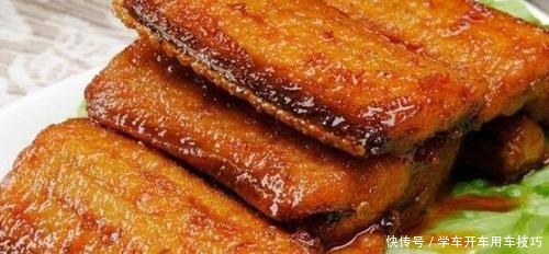 炸出的带|干炸带鱼,直接拍粉炸就错了,难怪腥气不好吃,大厨这样做才对