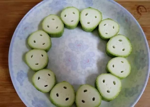 丝瓜|丝瓜非常好吃的做法,不用炒不做汤,好吃又下饭