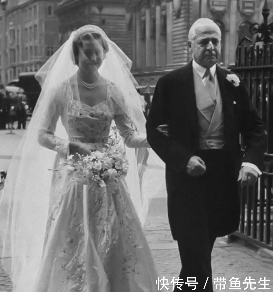 为伴|戴安娜6岁父母离异,她和弟弟相依为伴,周末见母亲是她最开心的