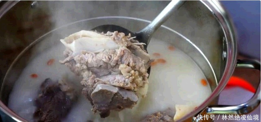 大厨|炖大骨汤,饭店大厨不外传的秘诀,汤汁浓白,营养又美味!