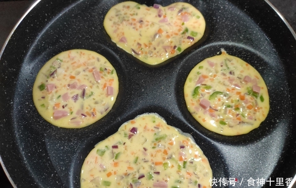 孩子|洋葱和鸡蛋别再炒着吃,做成早餐饼,鲜香可口,好吃又营养!