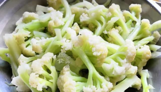 不加|干煸花菜不加肉,加入这个佐料入味下饭,好吃不长肉,10分钟搞定