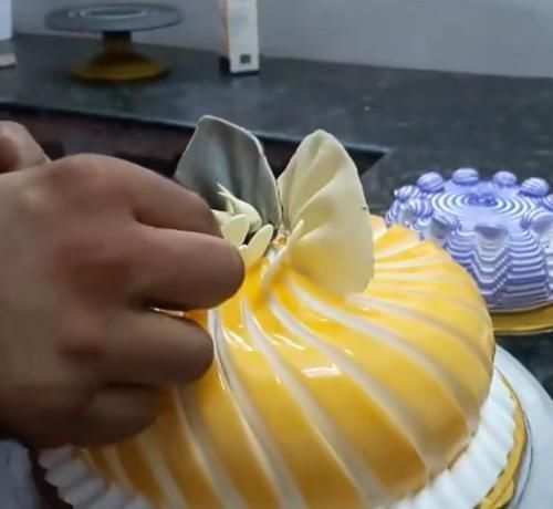 手法|印度师傅做蛋糕,料理的手法过于酷炫,做出的蛋糕堪称艺术品