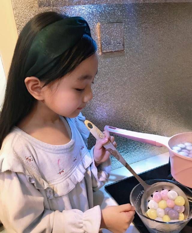 女孩|小山竹很少晒太阳7岁时,他会做美味的食物,长大后成为一个大女孩