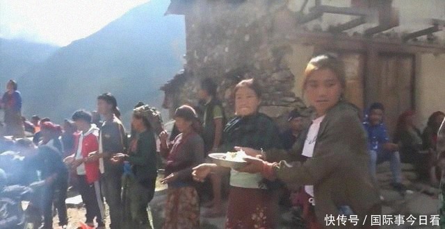 米饭|尼泊尔农村大型酒席,场面壮观,只吃一个菜咖喱羊肉配米饭