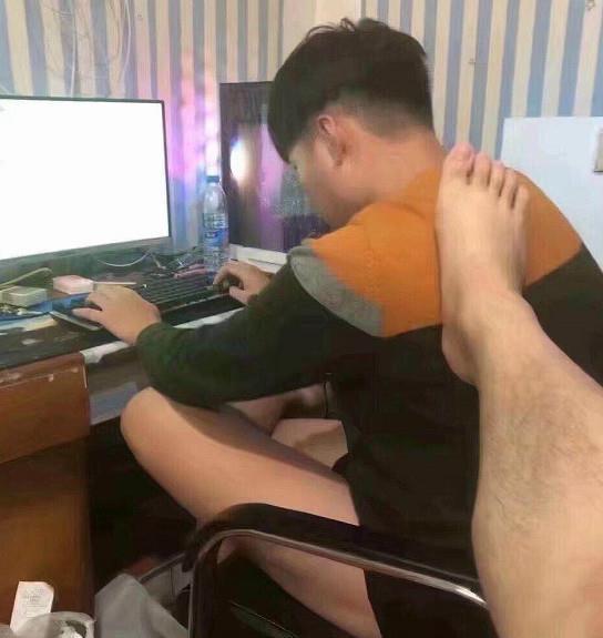 男朋友|男朋友总是打游戏,不理你的时候该怎么办?网友:毛裤换成丝袜!