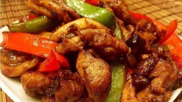 美食|精选美食香草鱼块、豆花猪手、冬菜丝瓜炒木耳、黑椒鸡柳的做法