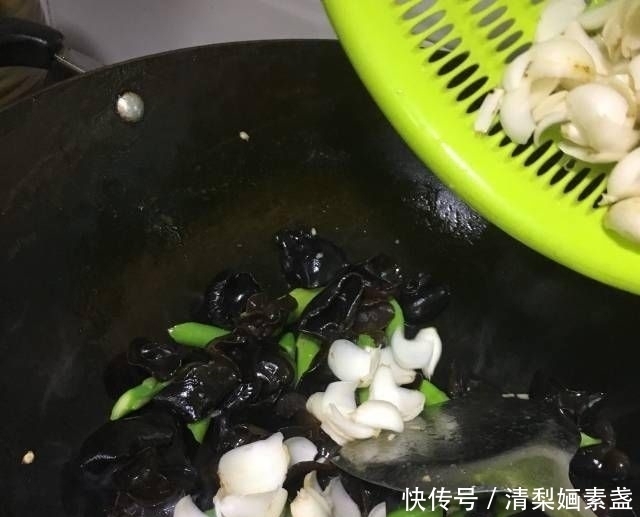  后加|新鲜百合炒木耳，甜芦笋，百合酥，新鲜可口