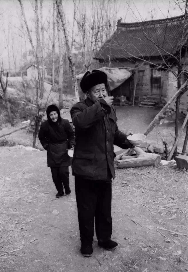  老照片|80年代叙永农村吃饭的老照片，你还有没有印象？