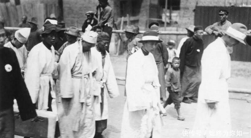 有钱人|张学良统治下的大连老照片,收录了当时有钱人出殡影像!