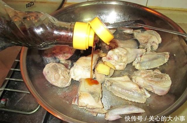 鸡肉|还在喝老母鸡汤吗这道鸡肉的做法，好吃到舔手指，上桌就能光盘