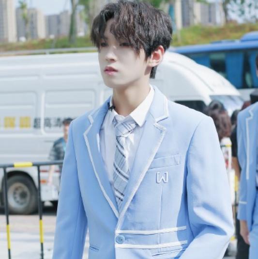 SKY天空少|《街舞3》决赛流量明星助阵,为何C位出道的李希侃只能戴面具