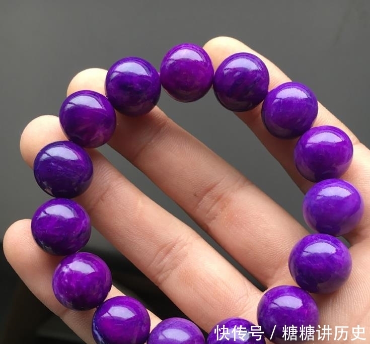  苏纪石|色彩非常特殊的宝石，神秘冷艳的苏纪石