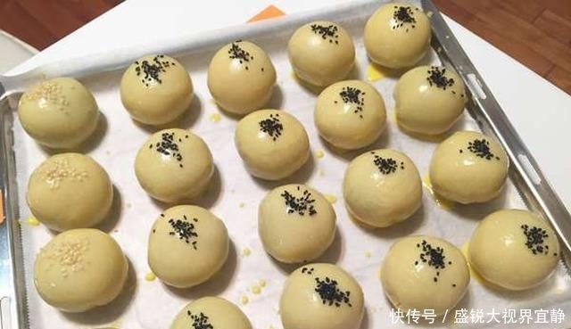 做法|如何做出口感酥脆,层次分明的蛋黄酥,配方和做法分享给你