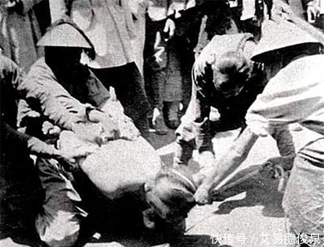 斩杀|清末义和团成员被斩杀现场老照片