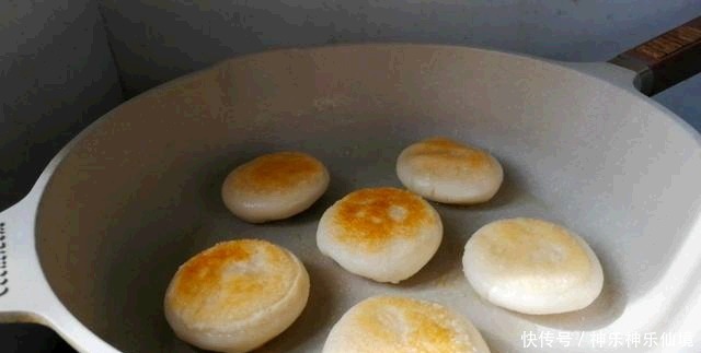 做法|人人见了都会流口水的红糖糍粑,做法简单,一次吃10个不会腻