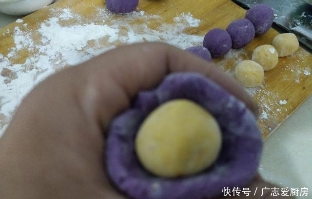  蒸锅|南瓜紫薯月饼花糕，一个蒸锅就能搞定，软糯营养，在家也能轻松做