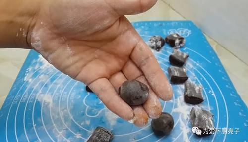 个个|中秋节月饼别买着吃了,锅里烙一烙,个个香酥又掉渣,没烤箱也能成功