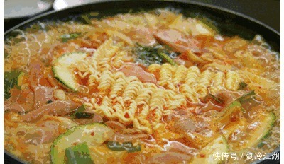 捧上天|被我们吐槽到爆的这碗面,却被歪果仁捧上天