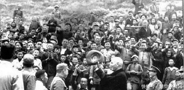 劫匪|他辞官回家遇上劫匪，劫匪打开他的包裹，竟立马跪着送走了他