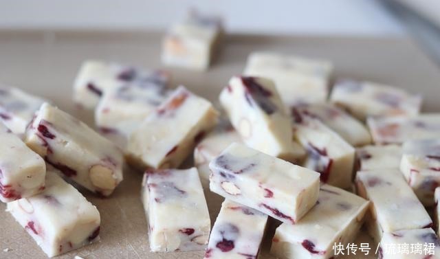 牛轧糖|自制年味糖果,料超足,吃腻了奶香牛轧糖,来试试这个口味吧
