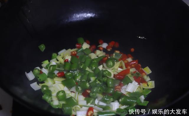 肥肠|肥肠这个做法真是太好吃了，香而不腻有嚼头，看得我直流口水