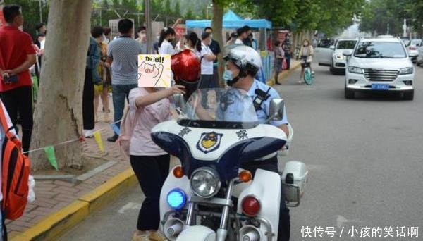  烟台交警|搞笑段子：晚饭之后躺在沙发上玩手机，手机快没电了，就喊老公