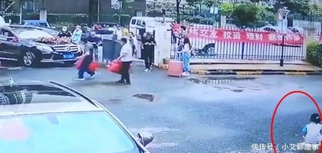 姐弟|奔驰婚车撞亡两姐弟后续!父亲发声:他们不救我孩子还在结婚!