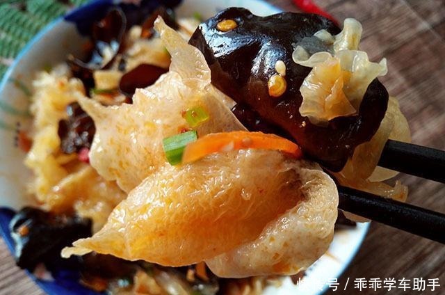 海带丝|三伏天吃凉菜,就爱它俩拌一盘,吃起来脆脆的,比海带丝简单好吃