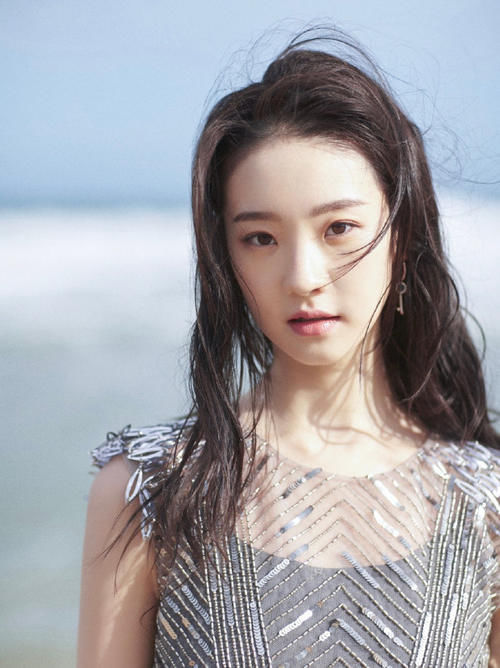  参加|创3选手参加618晚会，死亡灯光下希林显黑，只有张艺凡抗住了