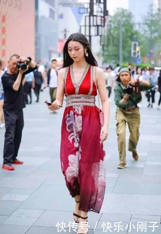 级别|这就是所谓的女神级别,穿这样的连衣裙,让你大方得体更优雅