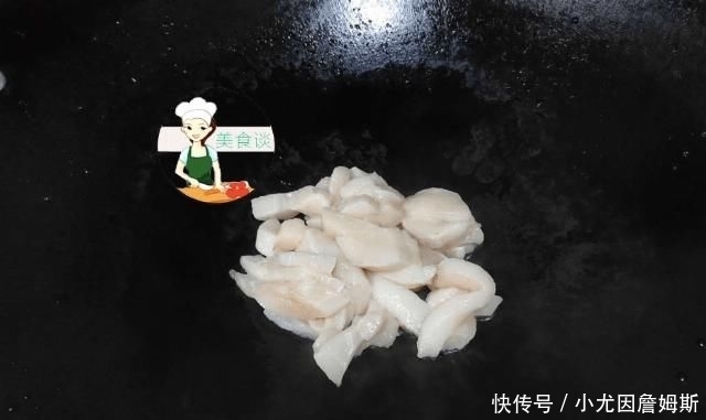 发黑|炒空心菜时发黑?焯水加醋都不对,大厨教您1招,空心菜又脆又绿