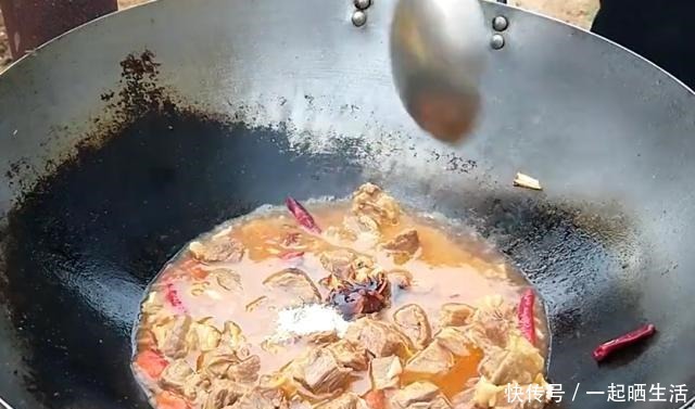 牛肉|土豆烧牛肉,做法简单,口感嫩滑