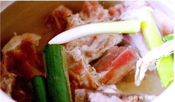 羊蝎子|秋天进补吃猪肉牛肉都不如吃它,麻辣鲜香,多添一碗饭