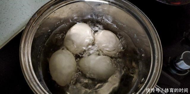 流油|咸鸭蛋这样腌制,个个流油,又香又沙,做蛋黄酥和蛋黄月饼必备