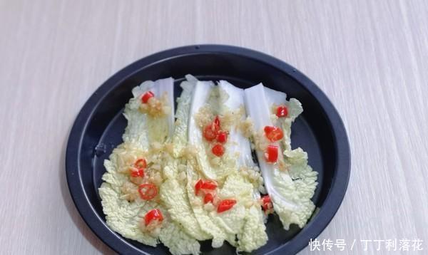 制作|制作海鲜时,不仅要加姜和盐,还要多加“两味”来制作味道鲜美