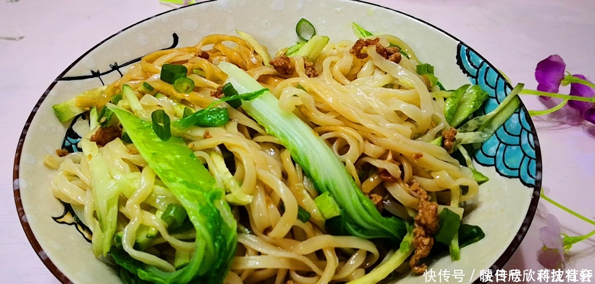  过瘾|夏天吃面条，最喜欢这种做法，吃了30年都没够，比吃凉皮还过瘾